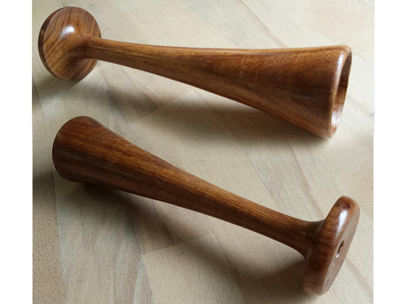 Fonendoscopio de madera. Modelo PINARD.