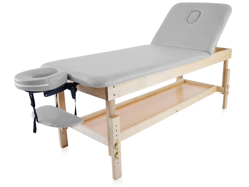 Feststehende Holzliege mit verstellbarer Rückenlehne und Ablagefach