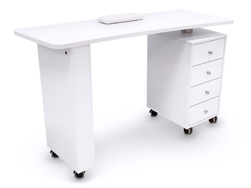 Manikyyripöytä neljällä laatikolla