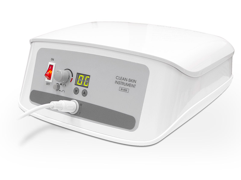 Appareil avec brosse de nettoyage facial