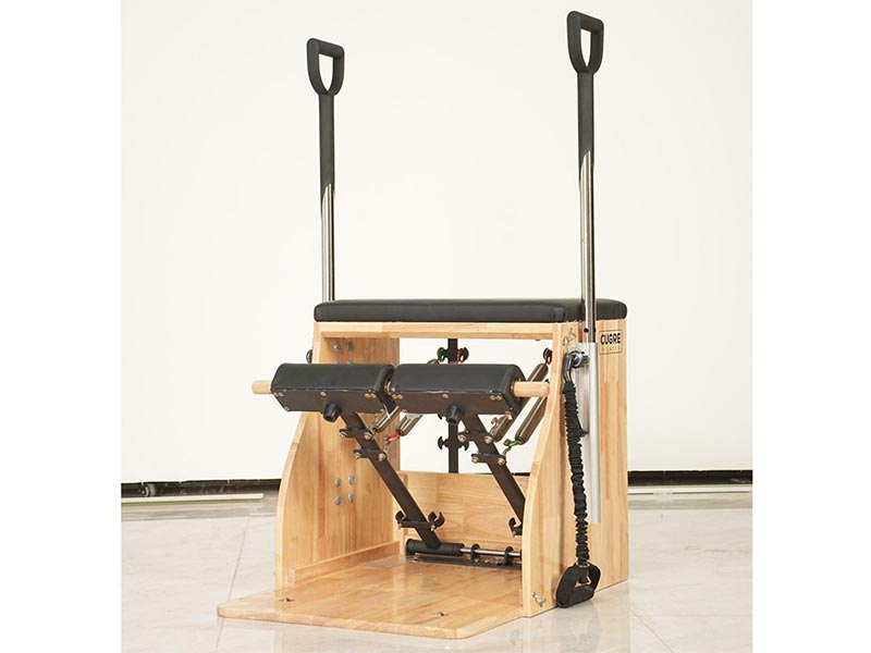 Sedia per pilates progettata per fornire resistenza e supporto durante l'esercizio